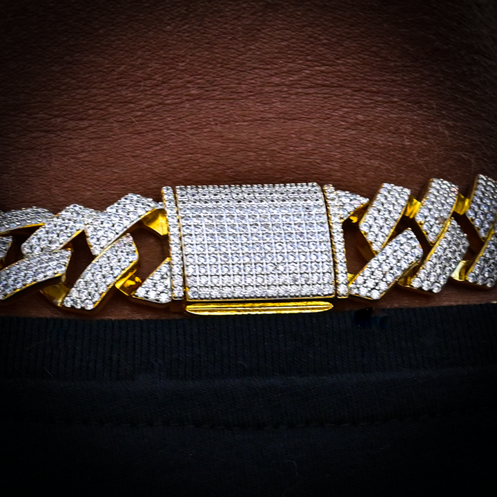 Diamond Prong Link Necklace (18mm) in Yellow Gold